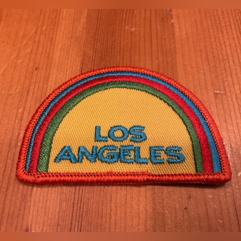 LOS ANGELES PATCH VINTAGE 80s RETRO RAINBOW DESIGN YELLOW TURQUOISE ORANGE GREEN